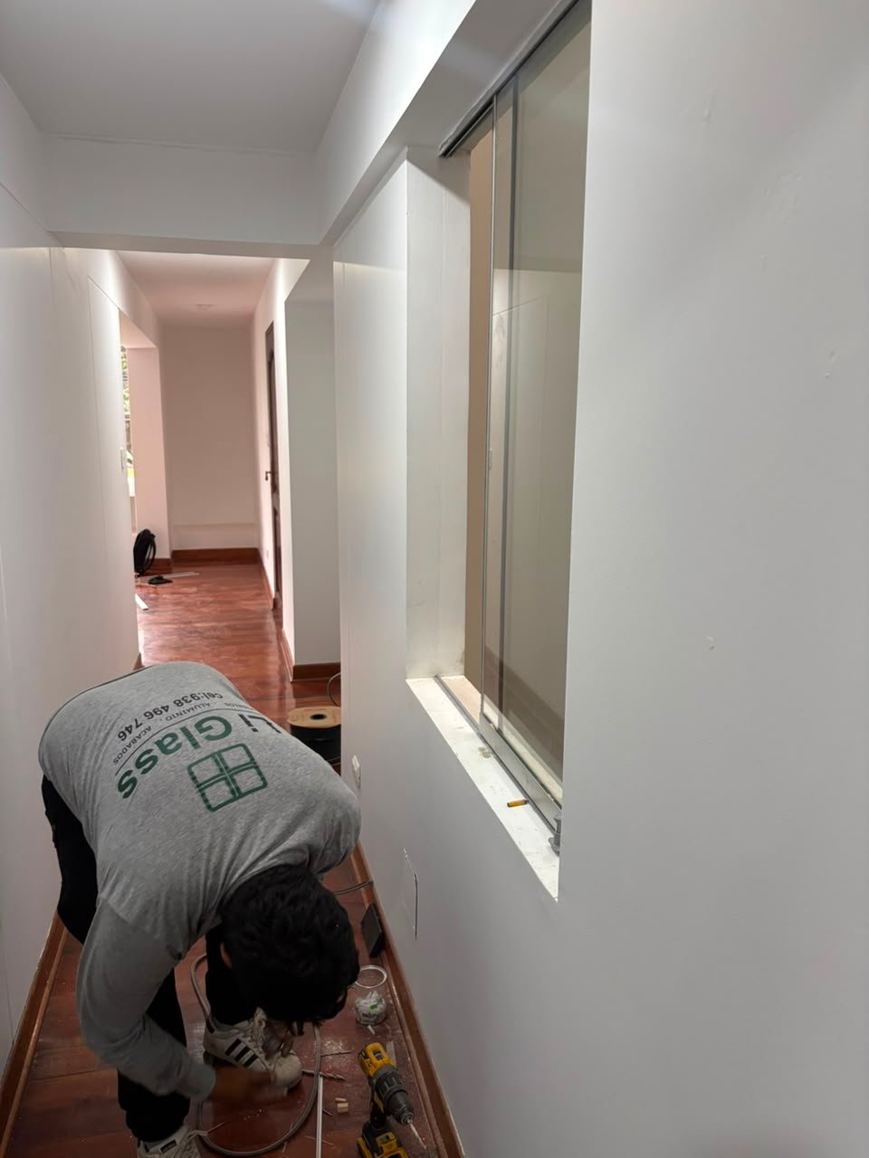 Instalación de ventana corrediza de aluminio con seguridad